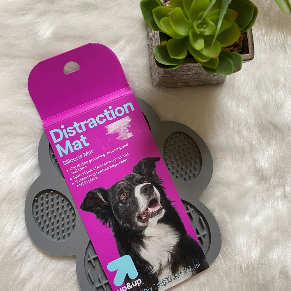 Gray Silicone Distraction Mat for Dogs